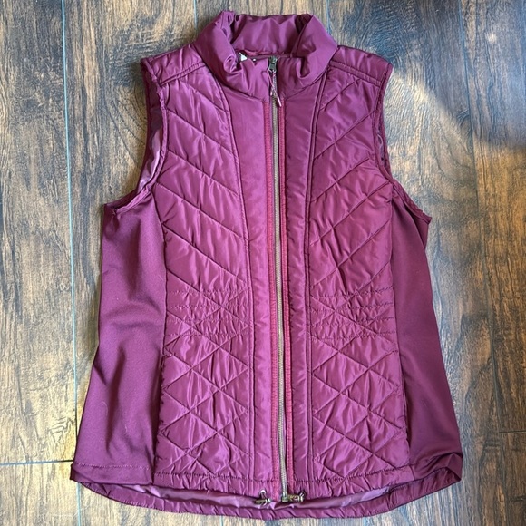 Maurices Jackets & Blazers - Maurices Quilted Zip-Up Vest Maroon size L (D4)